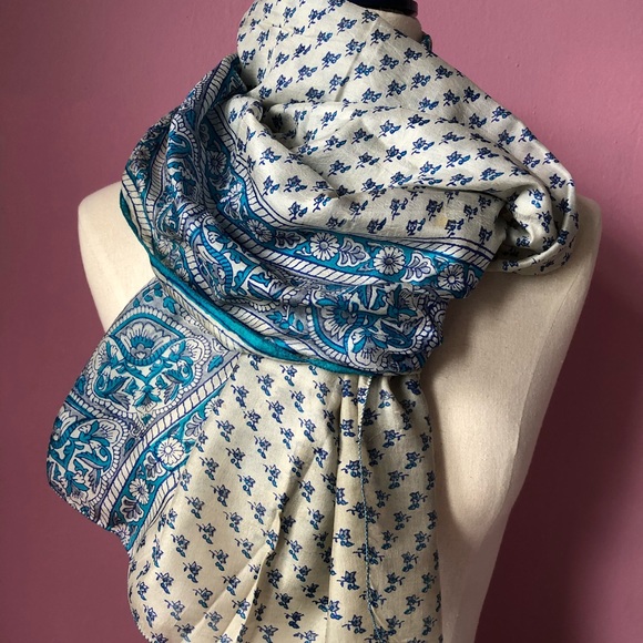 Vintage Accessories - Blue&Cream vintage pure silk scarf
